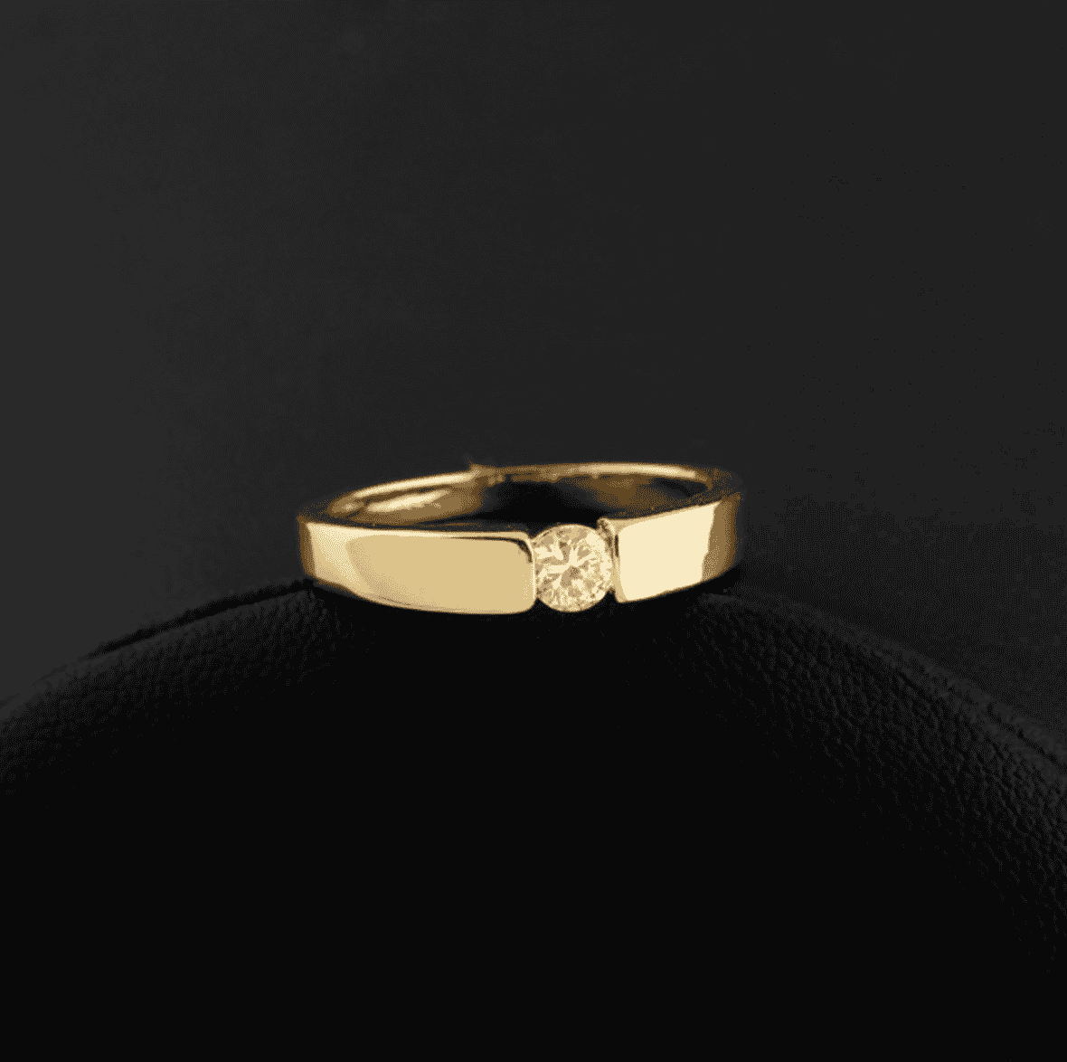 кольцо2-0785-5218-3 494 кольцо фианитзолотой 585. кольцо с камнем по середине. кольцо с камнем по середине. кольцо круглая огранка сваровски 1. серебряные кольца и перстни с сапфиром.